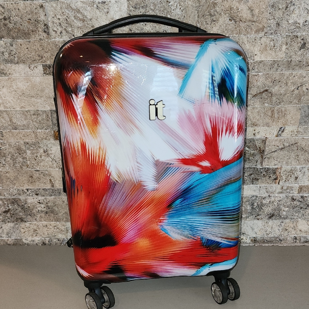 IT Colorful Abstract Spinner Suitcase Carry On